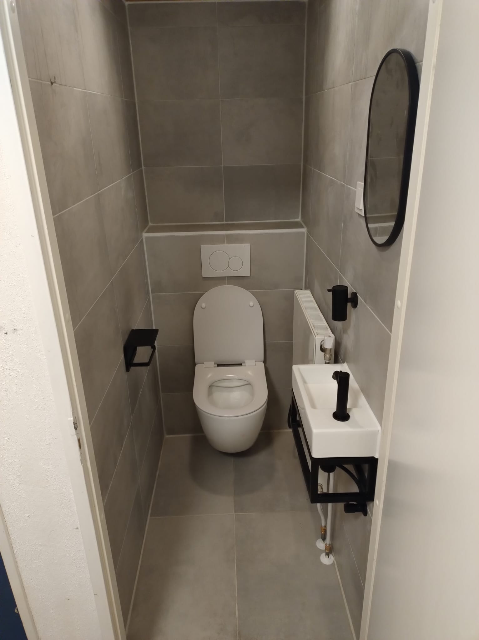 Hetzelfde toilet iets verder uitgezoomd